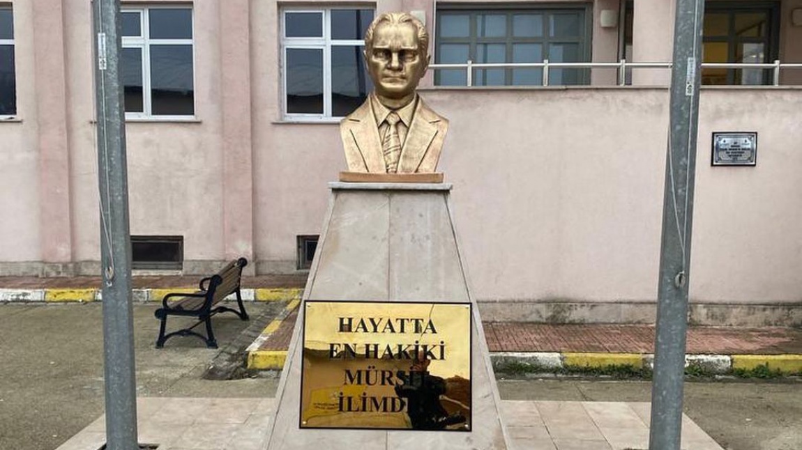 Okulumuz Atatürk Büstü ve Kaidesi Yenilendi